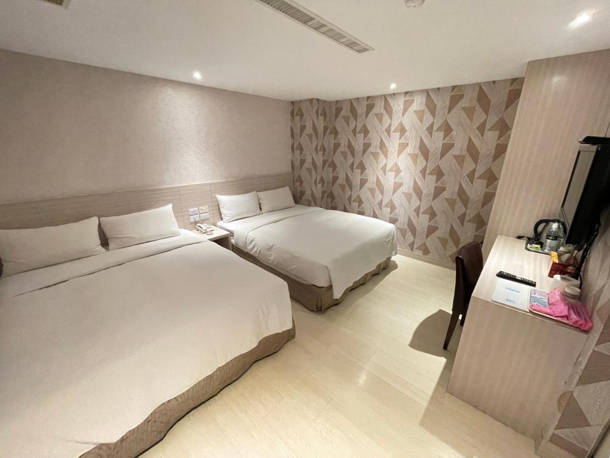 Golden Stone Hotel Kaohsiung Bagian luar foto