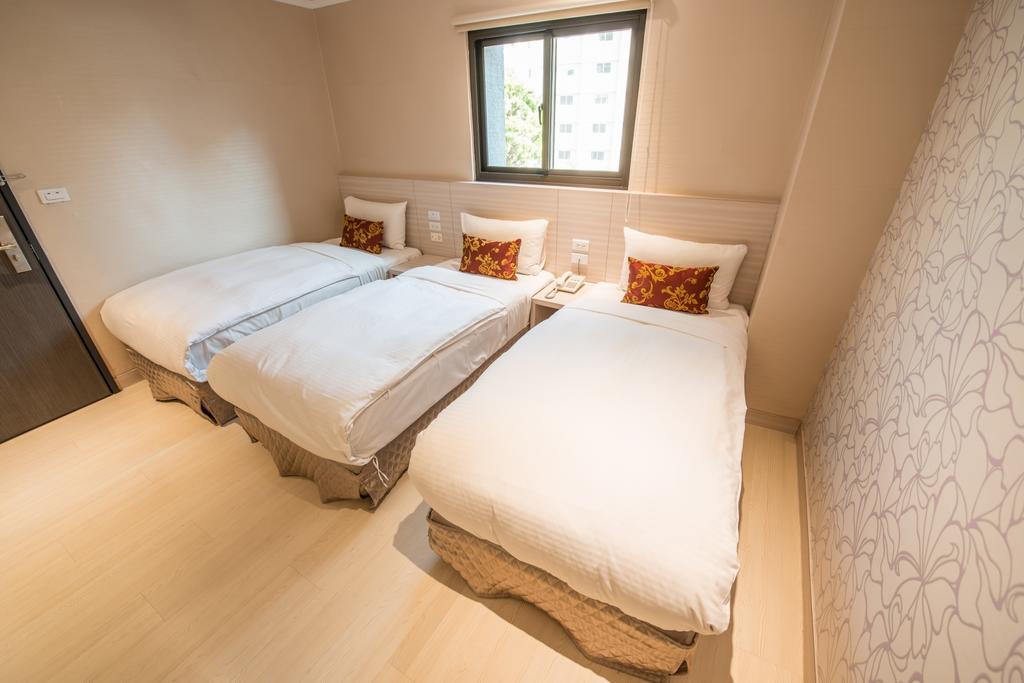 Golden Stone Hotel Kaohsiung Bagian luar foto